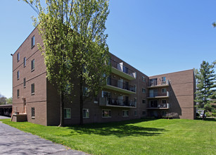 College Park Apartments in Oberlin, OH - Building Photo - Building Photo