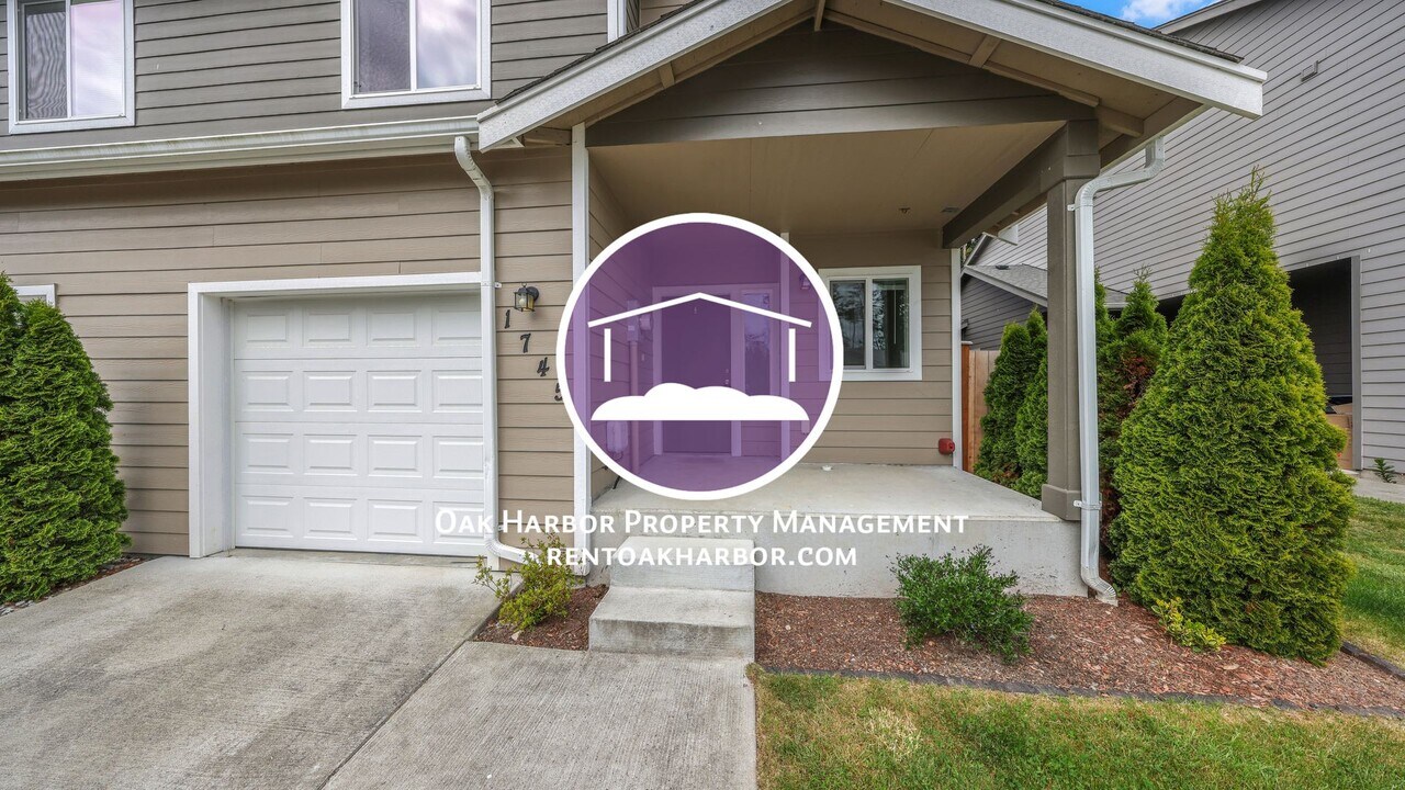 1745 SW Cooper Way in Oak Harbor, WA - Building Photo