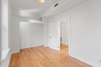 3268 W Fullerton Ave, Unit 2 in Chicago, IL - Building Photo - Building Photo