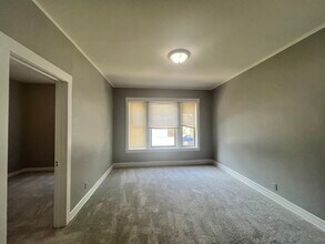 2749 N Monticello Ave in Chicago, IL - Building Photo - Building Photo