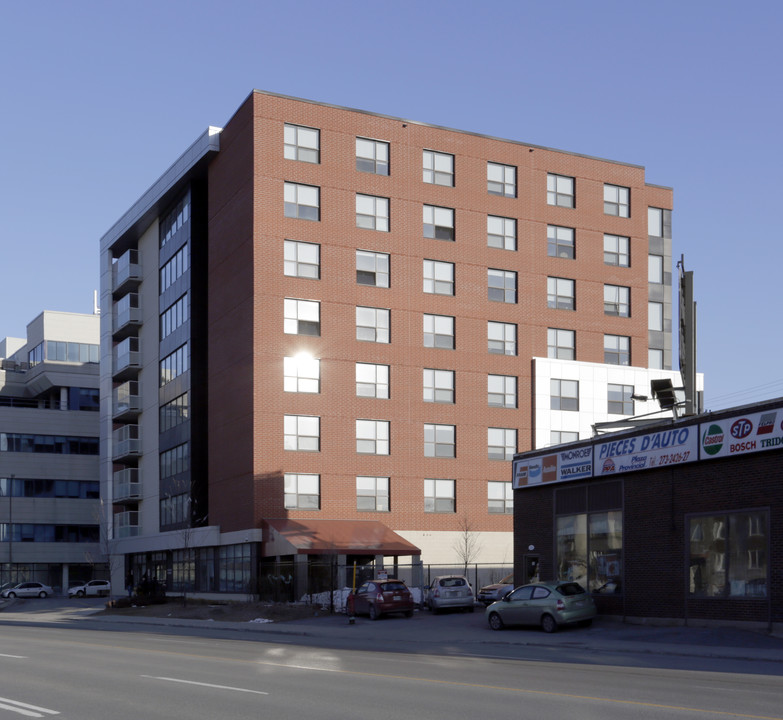 7001 du Parc in Montréal, QC - Building Photo