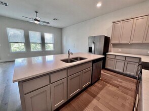 13501 Metric Blvd in Austin, TX - Building Photo - Building Photo