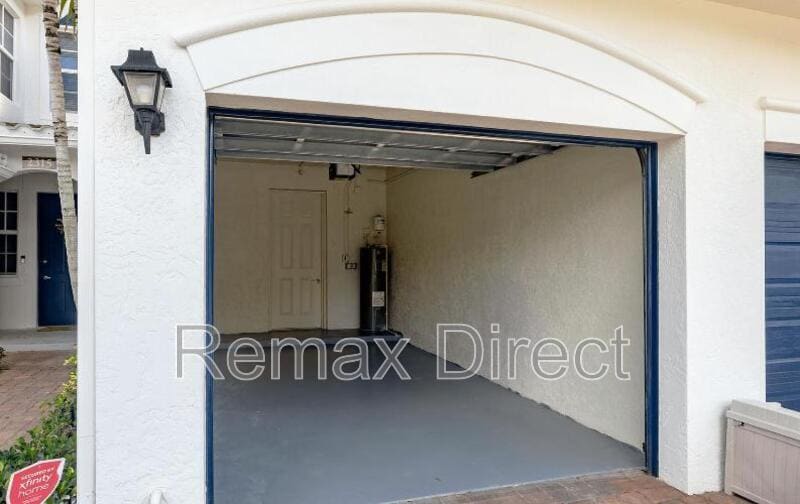 6116 Yellow Sun Dr in Lantana, FL - Building Photo