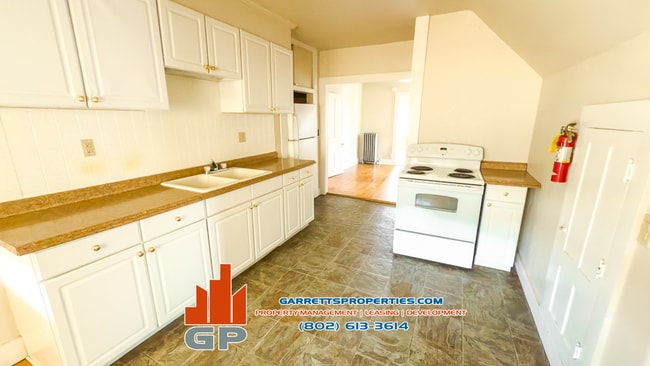 386 N Main St, Unit 3 in Barre, VT - Foto de edificio - Building Photo