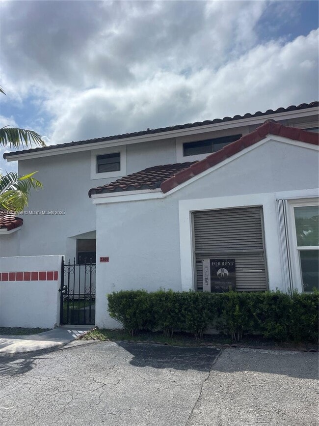 property at 2309 San Remo Cir