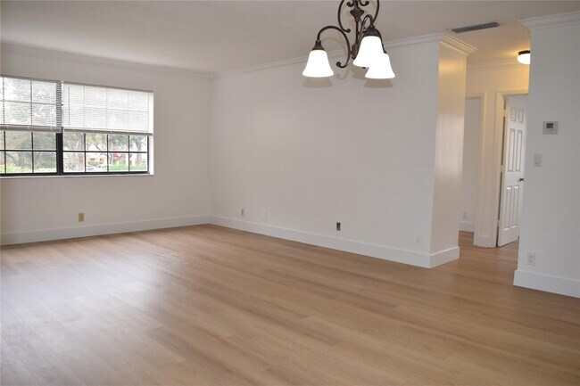 12244 Royal Palm Blvd in Coral Springs, FL - Building Photo - Building Photo