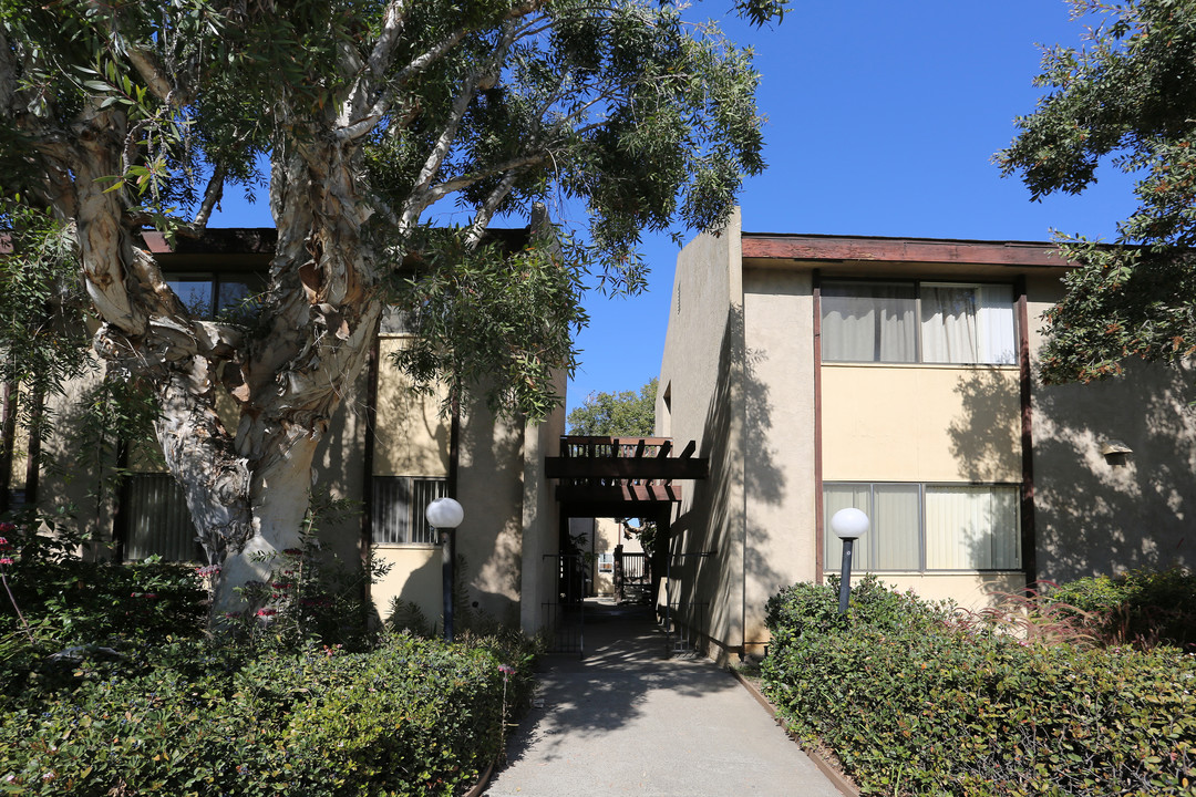 Crown Point Apartments in San Diego, CA - Foto de edificio