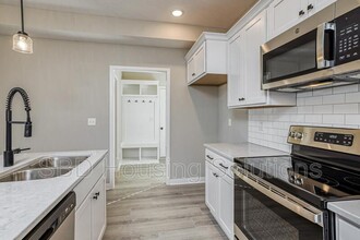27305 E Oak View Dr in Lee's Summit, MO - Foto de edificio - Building Photo