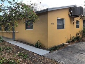 5240 SW 40th Terrace in Davie, FL - Building Photo - Building Photo