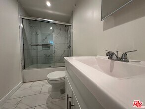 231 E 85th St in Los Angeles, CA - Building Photo - Building Photo