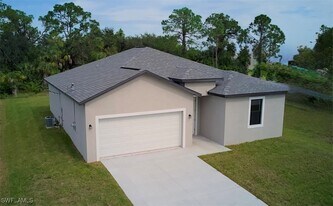 8007 Vega Ct in La Belle, FL - Building Photo