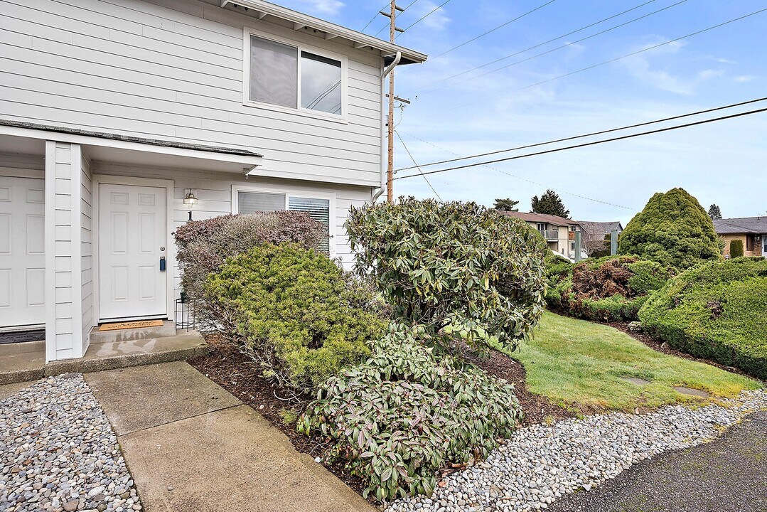 1016 9th St SE, Unit 1 in Puyallup, WA - Foto de edificio