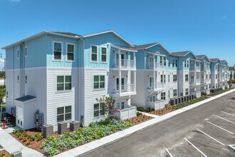 Bayou Court Apartments in St. Petersburg, FL - Foto de edificio - Building Photo