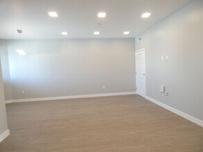 11671 Erwin St in Los Angeles, CA - Building Photo - Building Photo