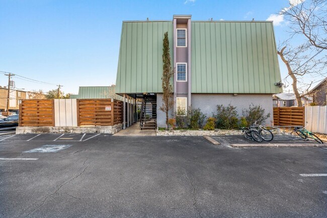 3815 Guadalupe St-Unit -3815 Guadalupe Street, Unit 110 in Austin, TX - Building Photo - Building Photo