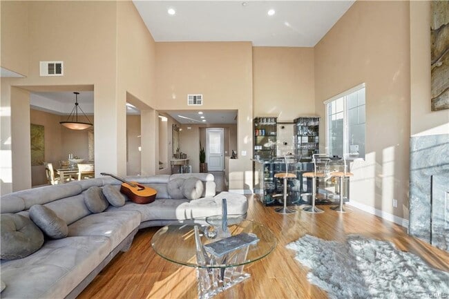 property at 5672 Como Cir