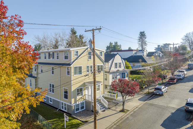 The Highland at 936 in Bremerton, WA - Foto de edificio - Building Photo