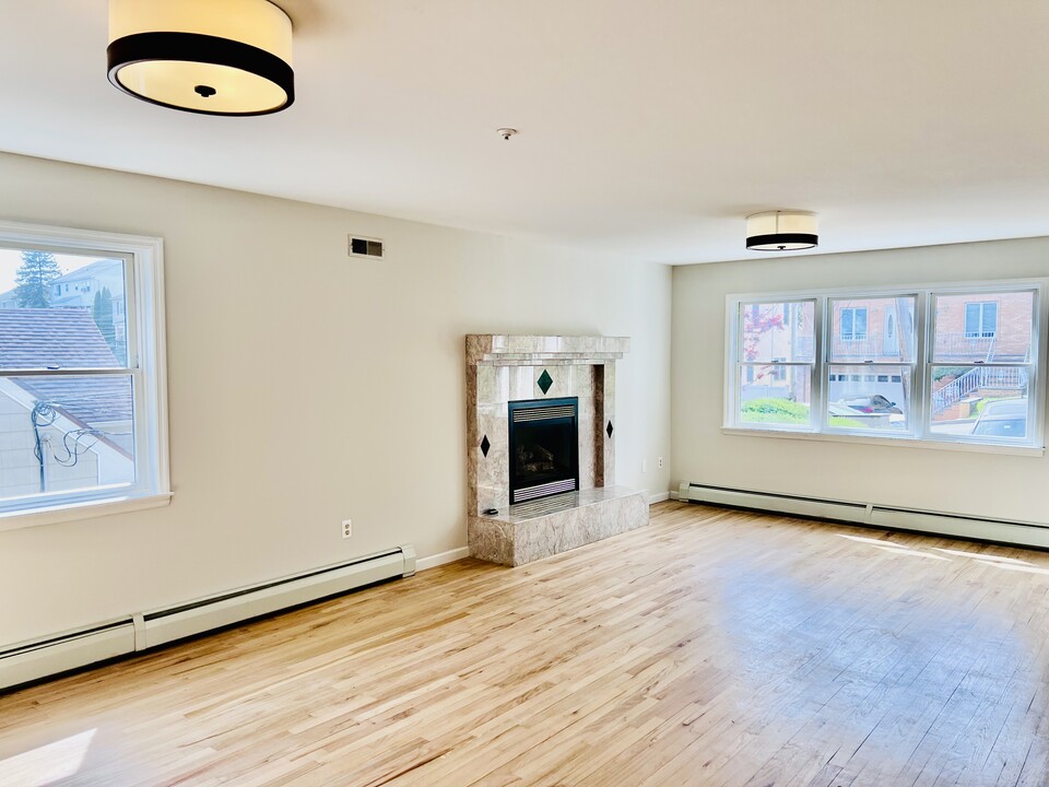 166 Woodside Ave in West Harrison, NY - Building Photo