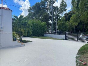 337 SW 23rd Rd in Miami, FL - Building Photo - Building Photo