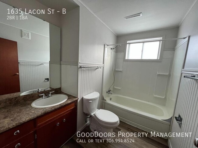 1635 Lacon St in Regina, SK - Building Photo - Building Photo