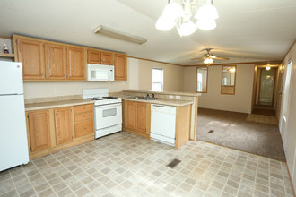 Lakeview in Ypsilanti, MI - Building Photo - Interior Photo