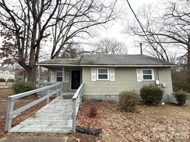 3131 Seymour Dr in Charlotte, NC - Building Photo