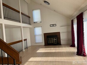 130 Westgate Dr in Edison, NJ - Building Photo - Building Photo