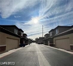 8324 W Charleston Blvd in Las Vegas, NV - Building Photo - Building Photo