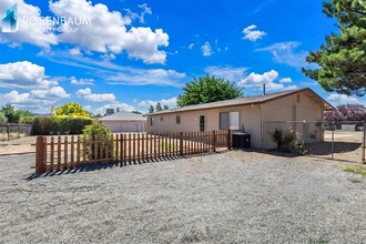 Gorgeous 5-bedroom, 2-baths single level home in Prescott Valley! in Prescott Valley, AZ - Building Photo - Building Photo