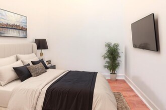 1007 The Queensway in Toronto, ON - Building Photo - Building Photo