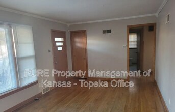 1635 SW Burnett Rd in Topeka, KS - Building Photo - Building Photo