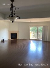 11911 Mayfield Ave in Los Angeles, CA - Foto de edificio - Building Photo