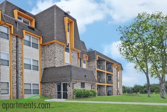 Cedar Commons Apartments in Bloomington, MN - Building Photo - Building Photo