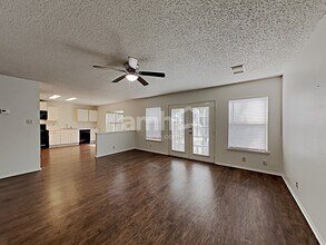 13352 Pecan Glade in San Antonio, TX - Foto de edificio - Building Photo