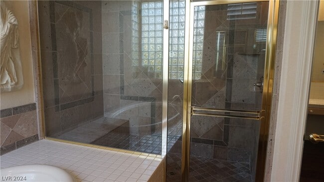 property at 1724 Glenview Dr