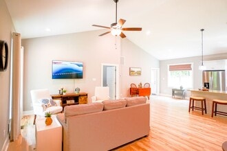 762 Lakefront Dr in Clarksville, VA - Foto de edificio - Building Photo