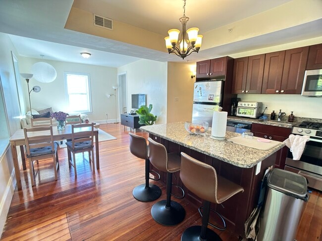 107 Fisher Ave, Unit 3 in Boston, MA - Building Photo - Building Photo