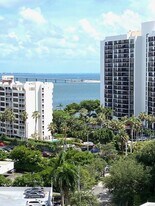 170 SE 14th St, Unit 1203 in Miami, FL - Building Photo