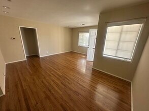 17935 Tiara St in Los Angeles, CA - Building Photo - Building Photo