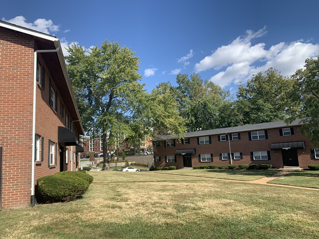 Renaissance Apartments of Saint Charles in St. Charles, MO - Building Photo - Building Photo