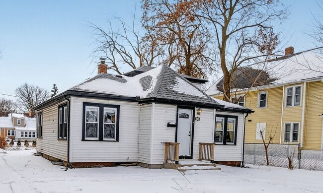 property at 1631 W Custer Ave