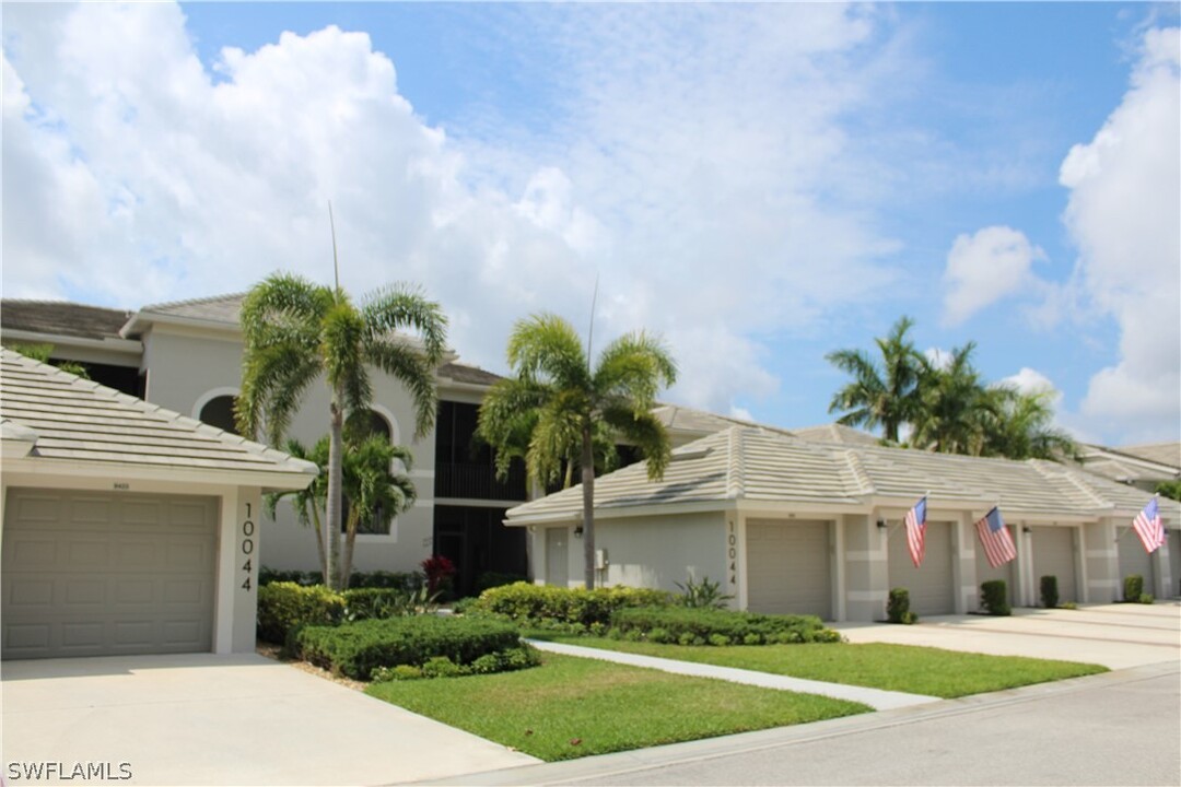 10044 Siesta Bay Dr in Naples, FL - Building Photo