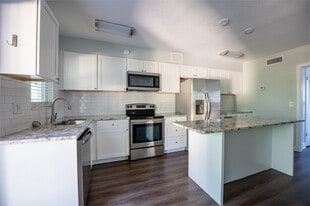 The Corvette Apartments in St. Petersburg, FL - Building Photo