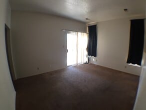 1368 Lil Ave NE in Rio Rancho, NM - Building Photo - Building Photo