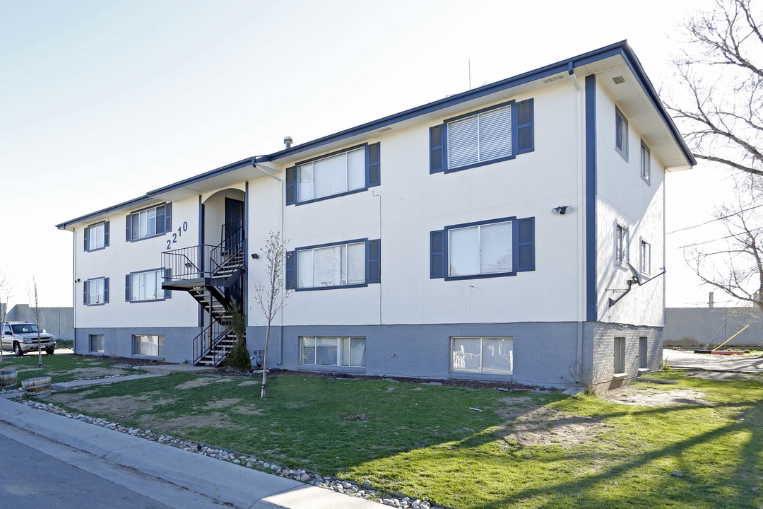 2210 S Dexter St in Denver, CO - Building Photo