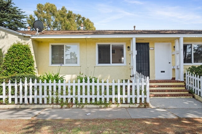 9620 Braddock Dr in Culver City, CA - Building Photo - Building Photo