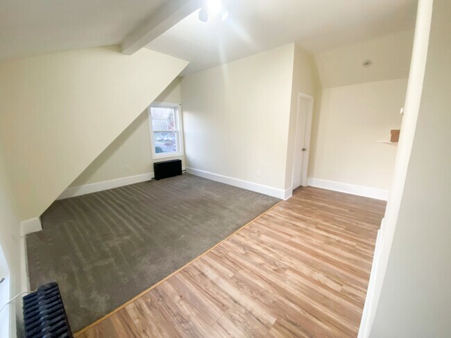 113 Birdsey Ave, Unit Fl 2 in Middletown, CT - Foto de edificio - Building Photo