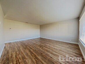 4673 Tallyho Dr, Unit 2 in Sacramento, CA - Building Photo - Building Photo