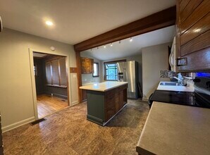 13 Wawecus Hill Rd in Norwich, CT - Building Photo - Building Photo