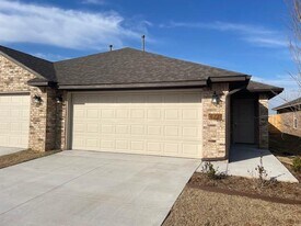 627 Marlin Ct in Chickasha, OK - Building Photo